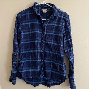 Women’s button up plaid shirt